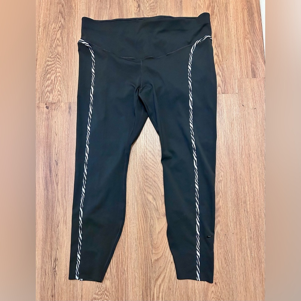 Nike One Luxe Icon Clash Training Black Leggings 2x NWOT.